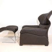 Saporiti Vela Alta leather armchair with ottoman by Giovanni Offredi