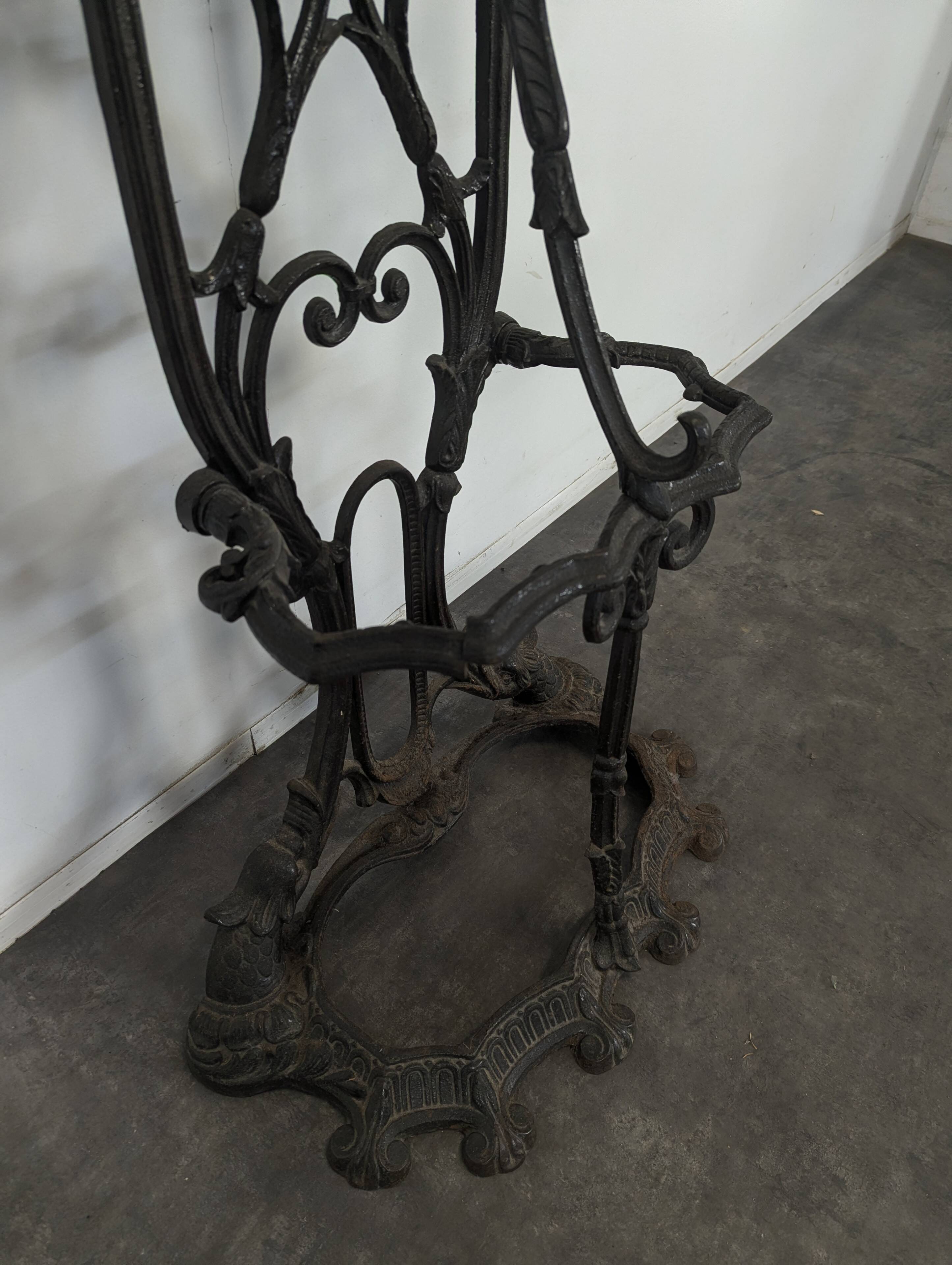 Cast iron coat rack for the cloakroom.