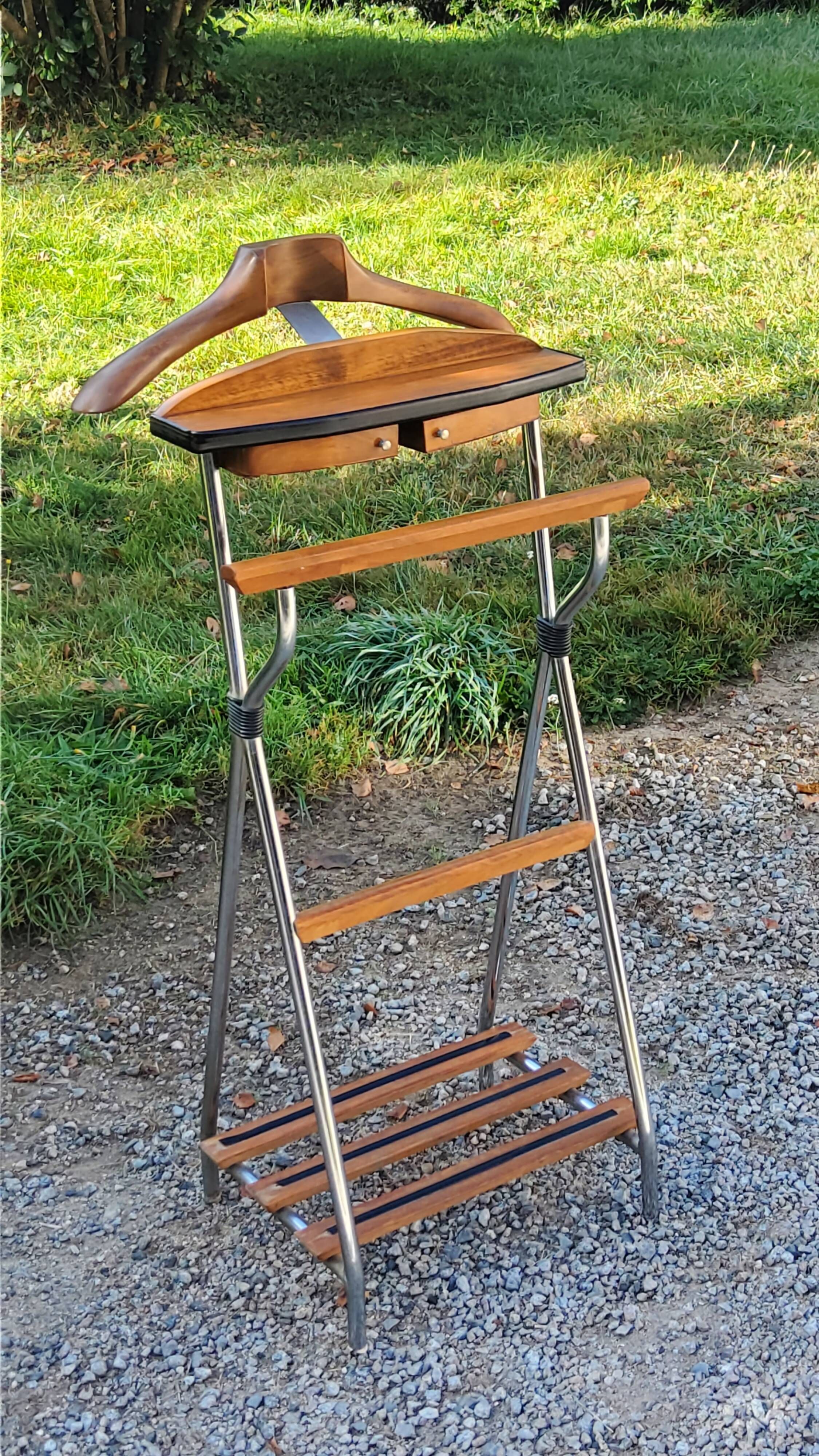 Vintage valet in wood, chrome metal and vinyl from the 60s