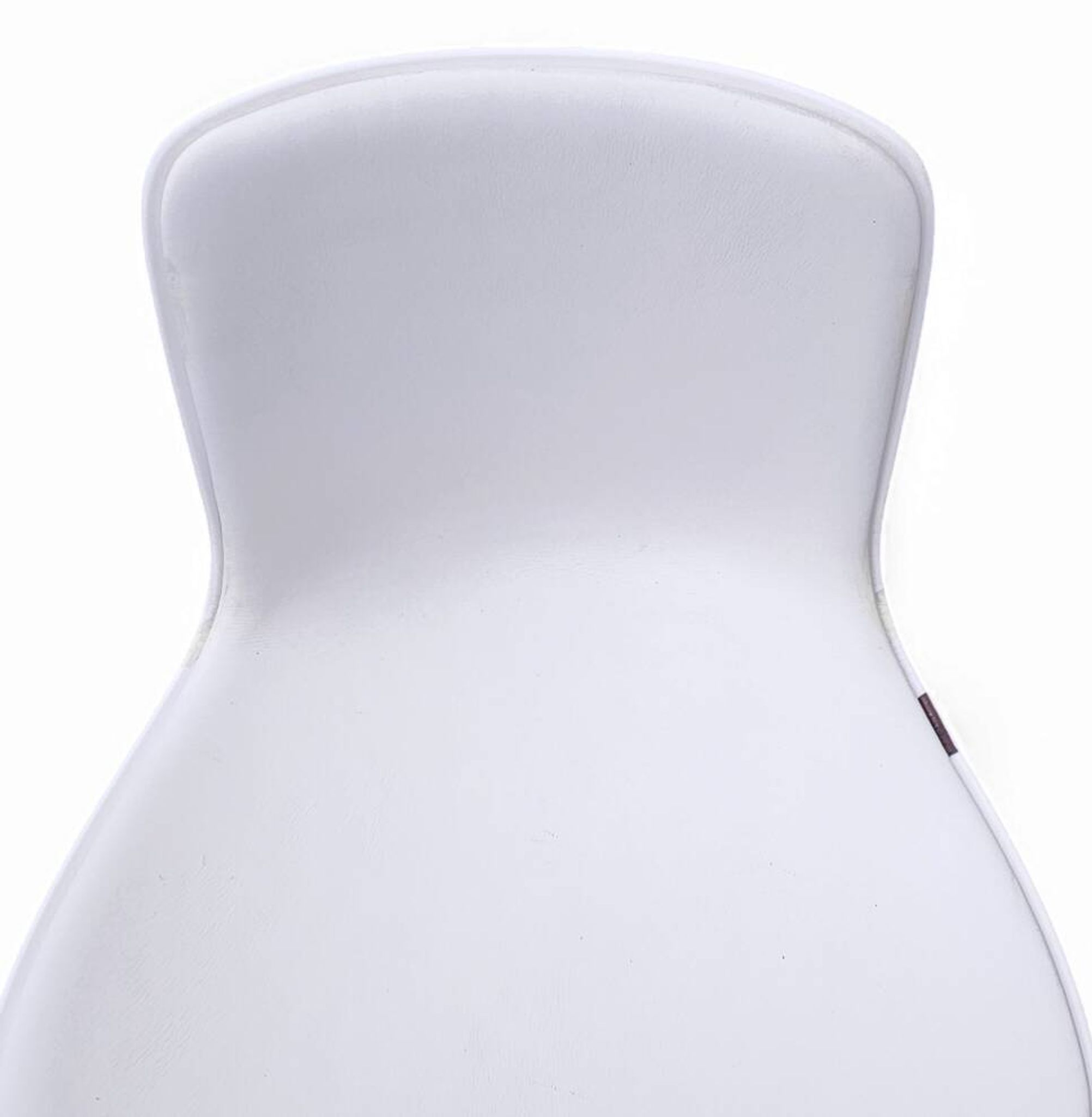 Conçu par Poul Kjærholm / 1978/2007 Coque blanche / cuir blanc