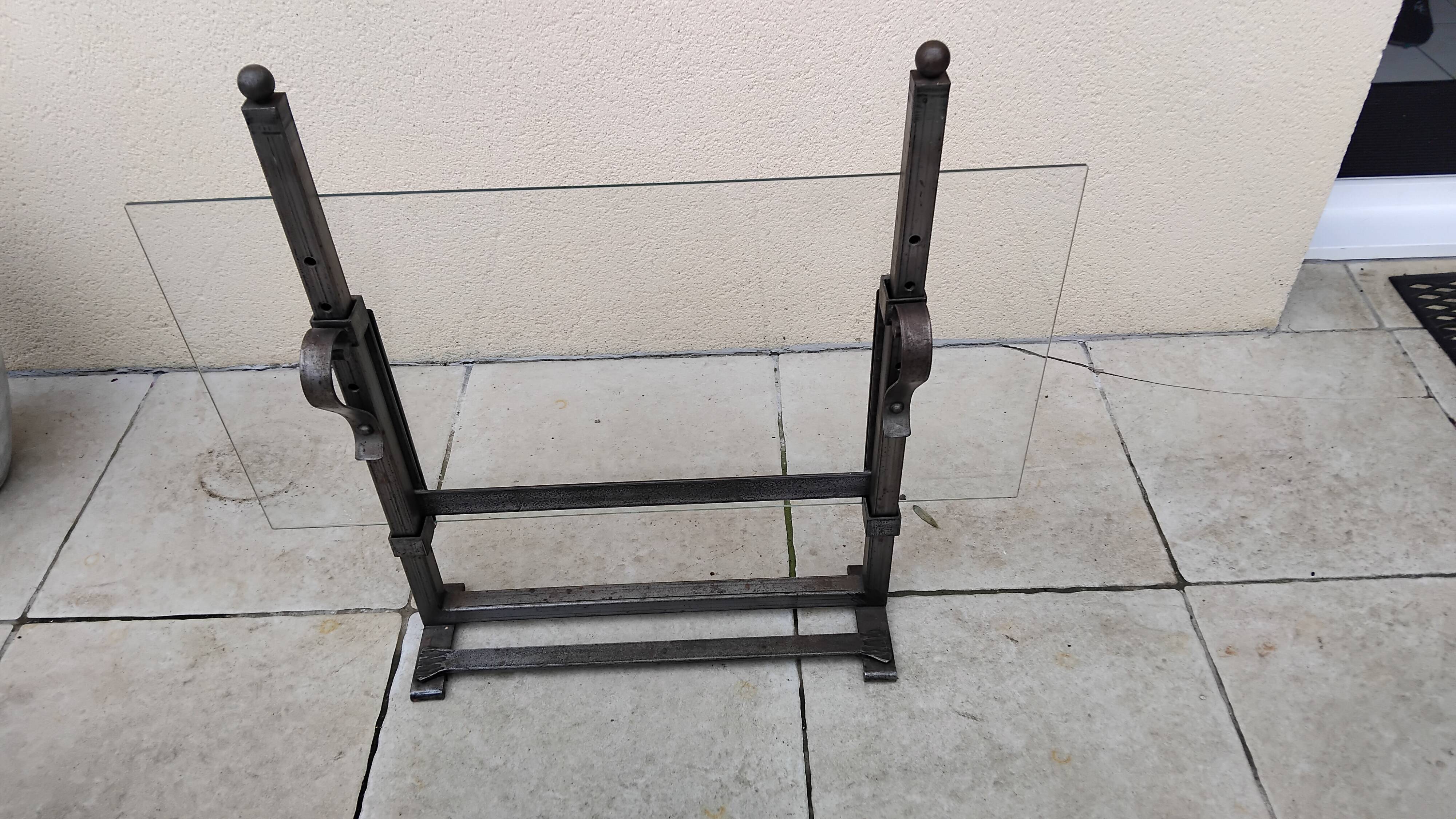 Pare feu verre et fer forgé médiéval ancien