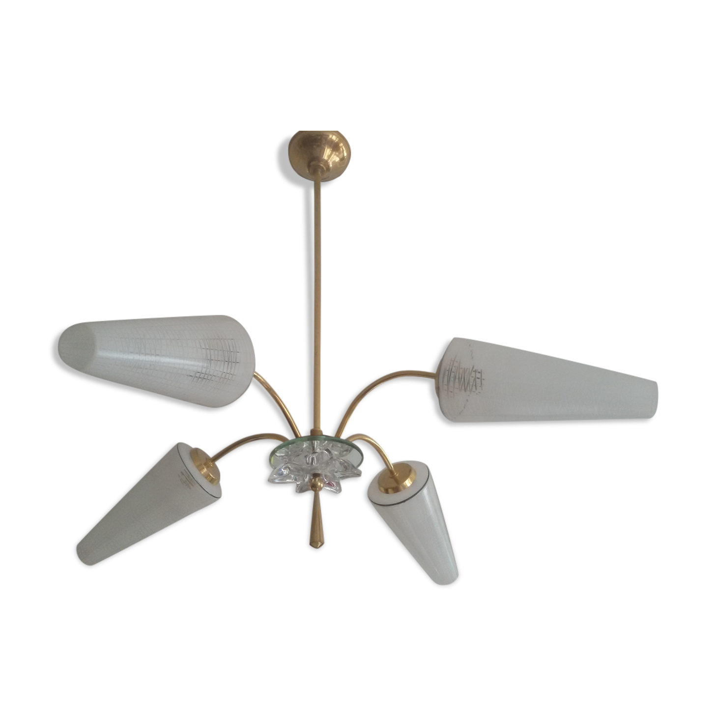 Lustre en laiton doré et opaline des années 50/60