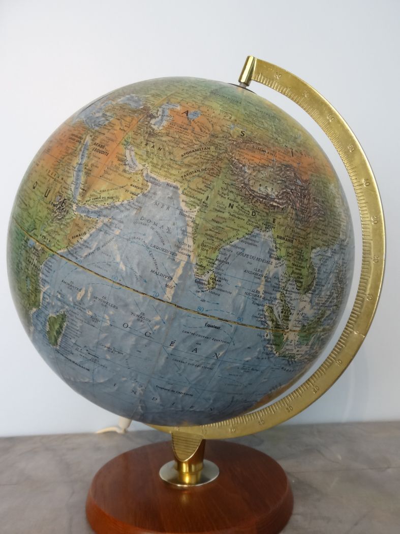 Globe Earth 50/60 foot wooden