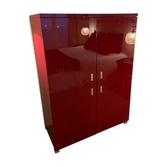 Low lase cabinet