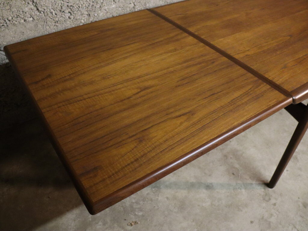 Samcom scandinavian expandable teak table