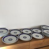 Service de 52 pièces blanches motif bleu