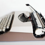 Portable, functional Riccar typewriter