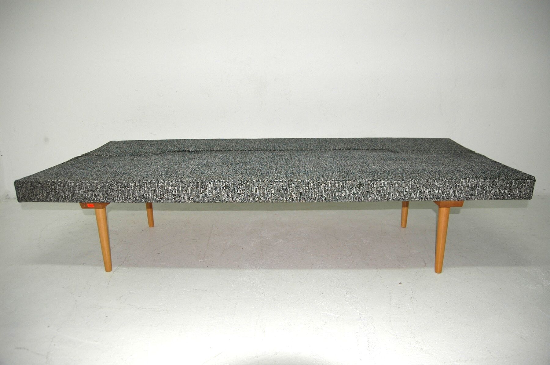 Midcentury sofa by Miroslav Navrátil, 1960s, Czechoslovakia