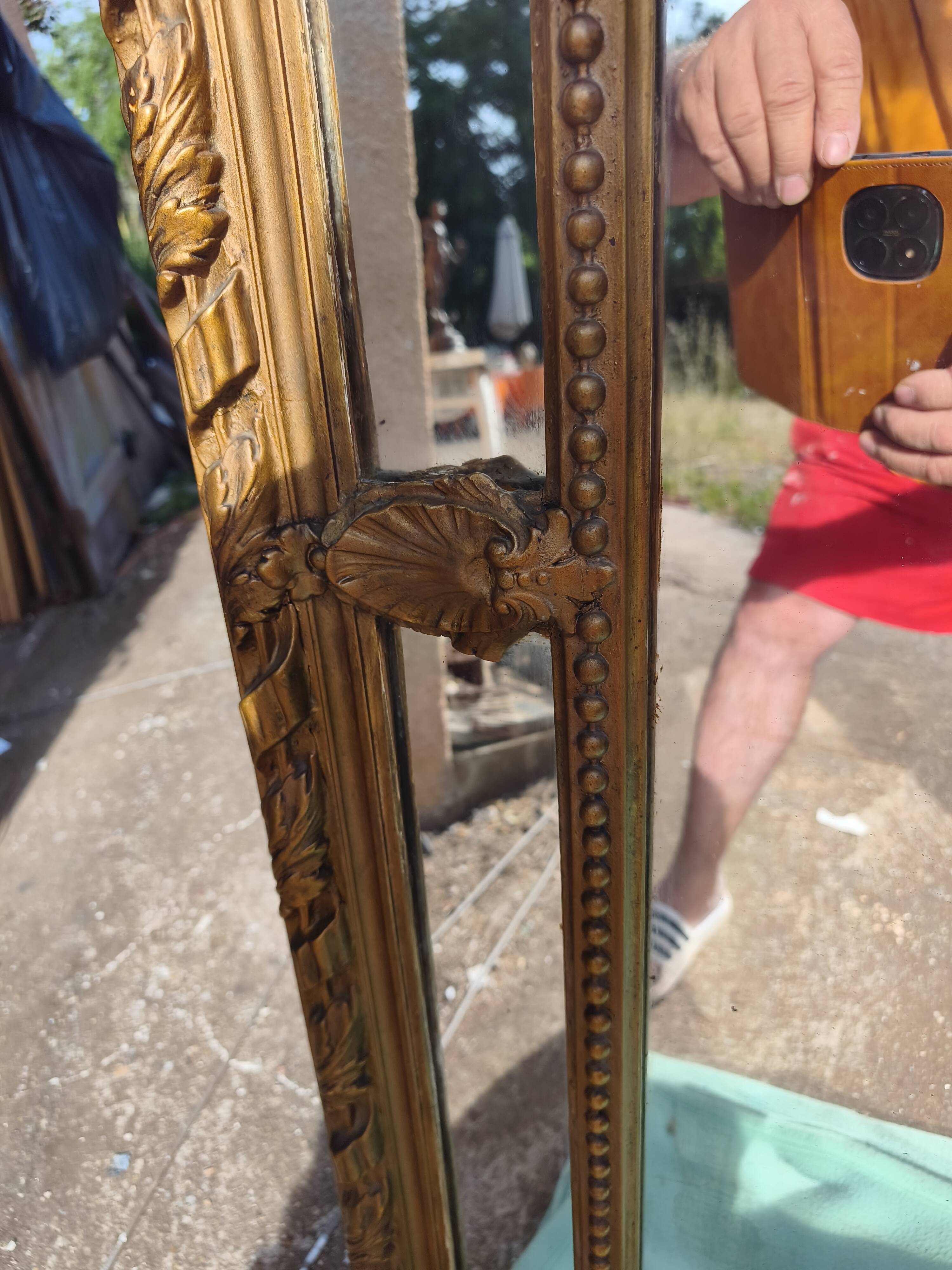 Large closed mirror, 19th century, wood and gilded stucco.