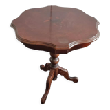 Pedestal table