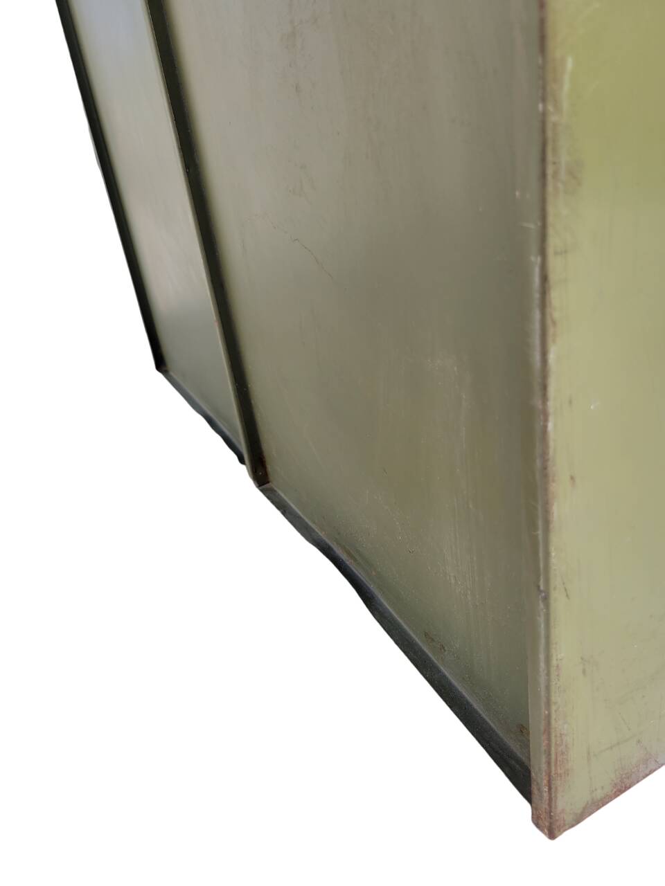 Industrial workshop furniture with 10 khaki flaps