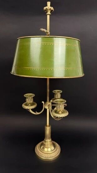 Bronze bouillotte lamp from the 19th century.