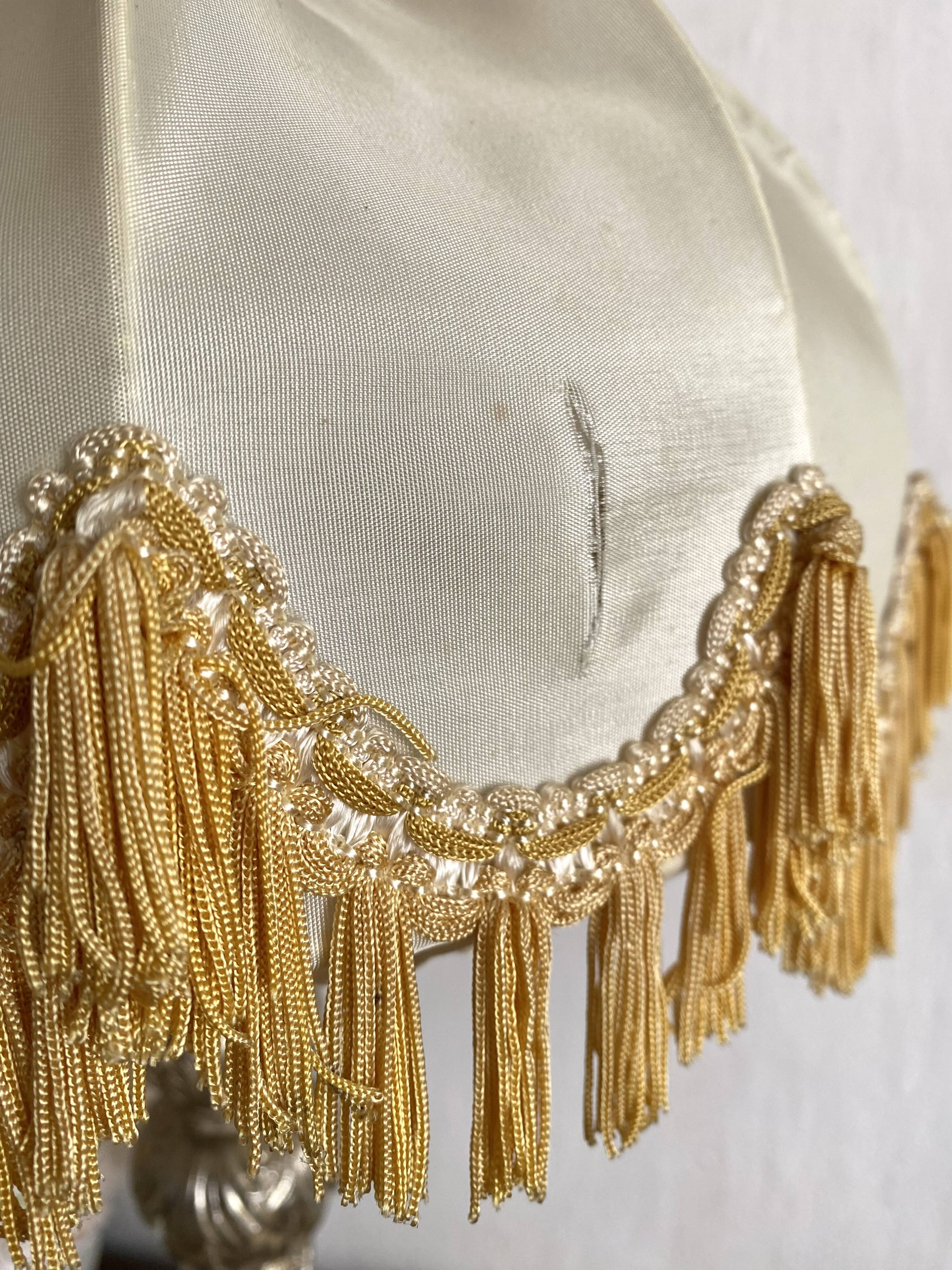 56 cm retro lamp in silver metal with fringed lampshade