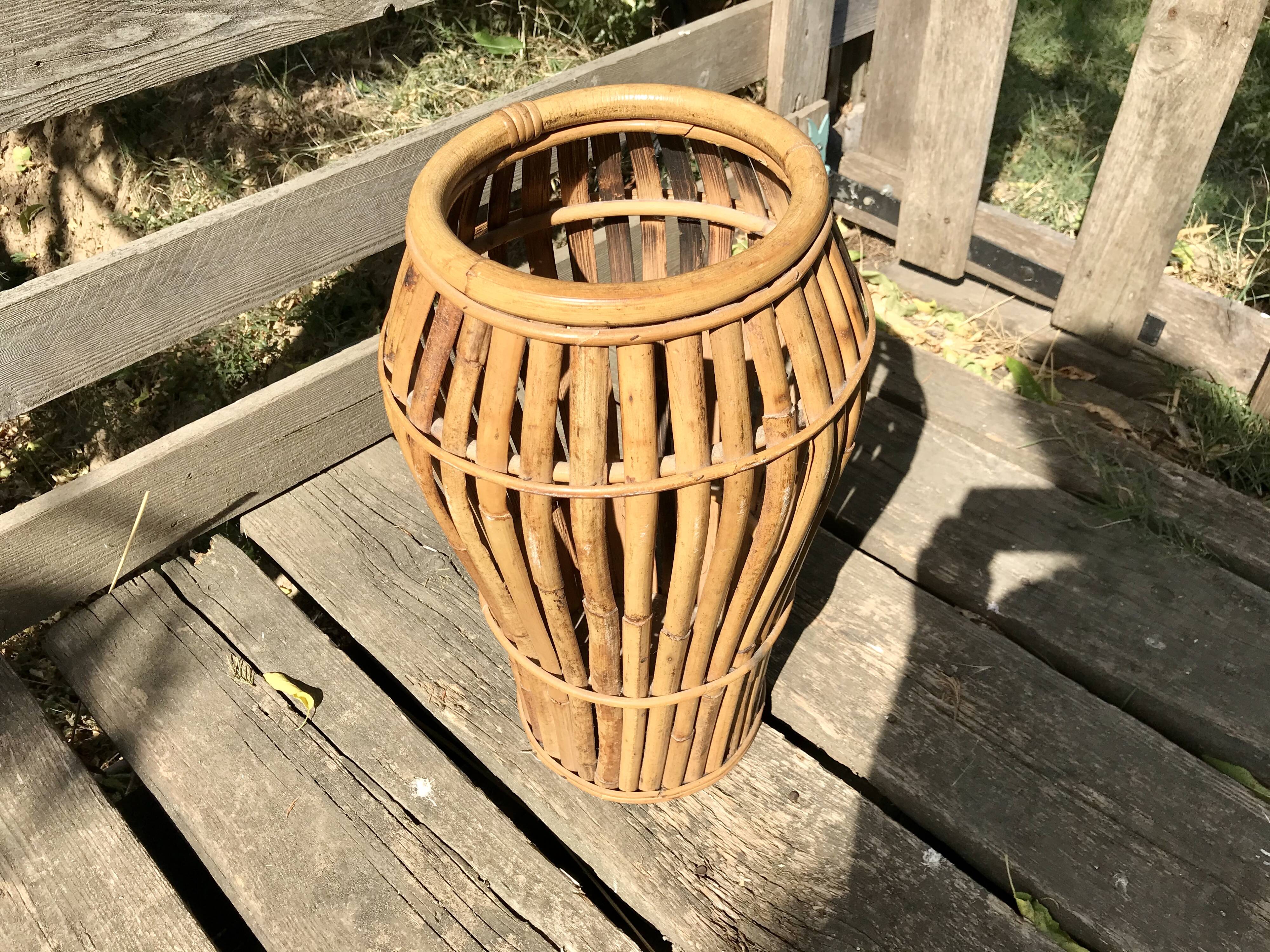 Rattan umbrella door