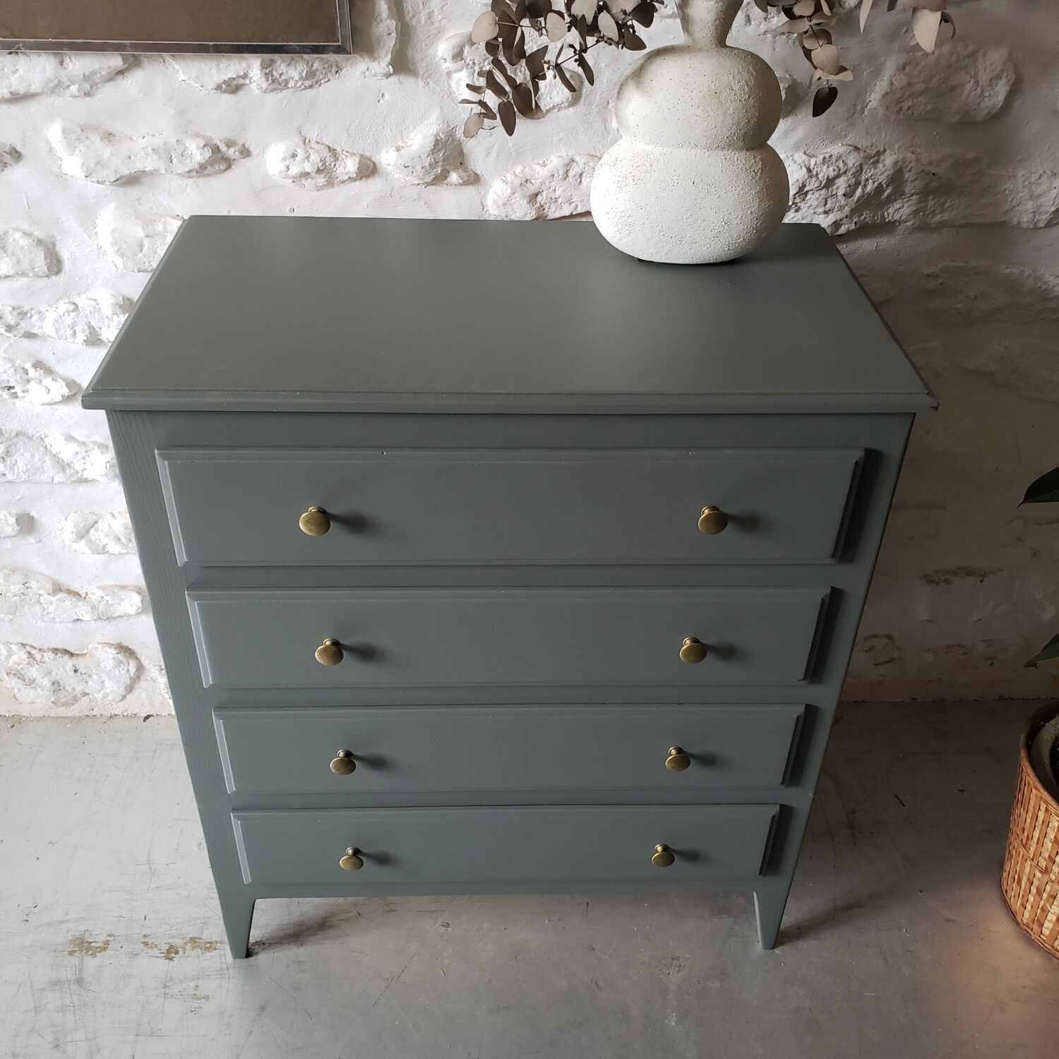 Antique chest of drawers