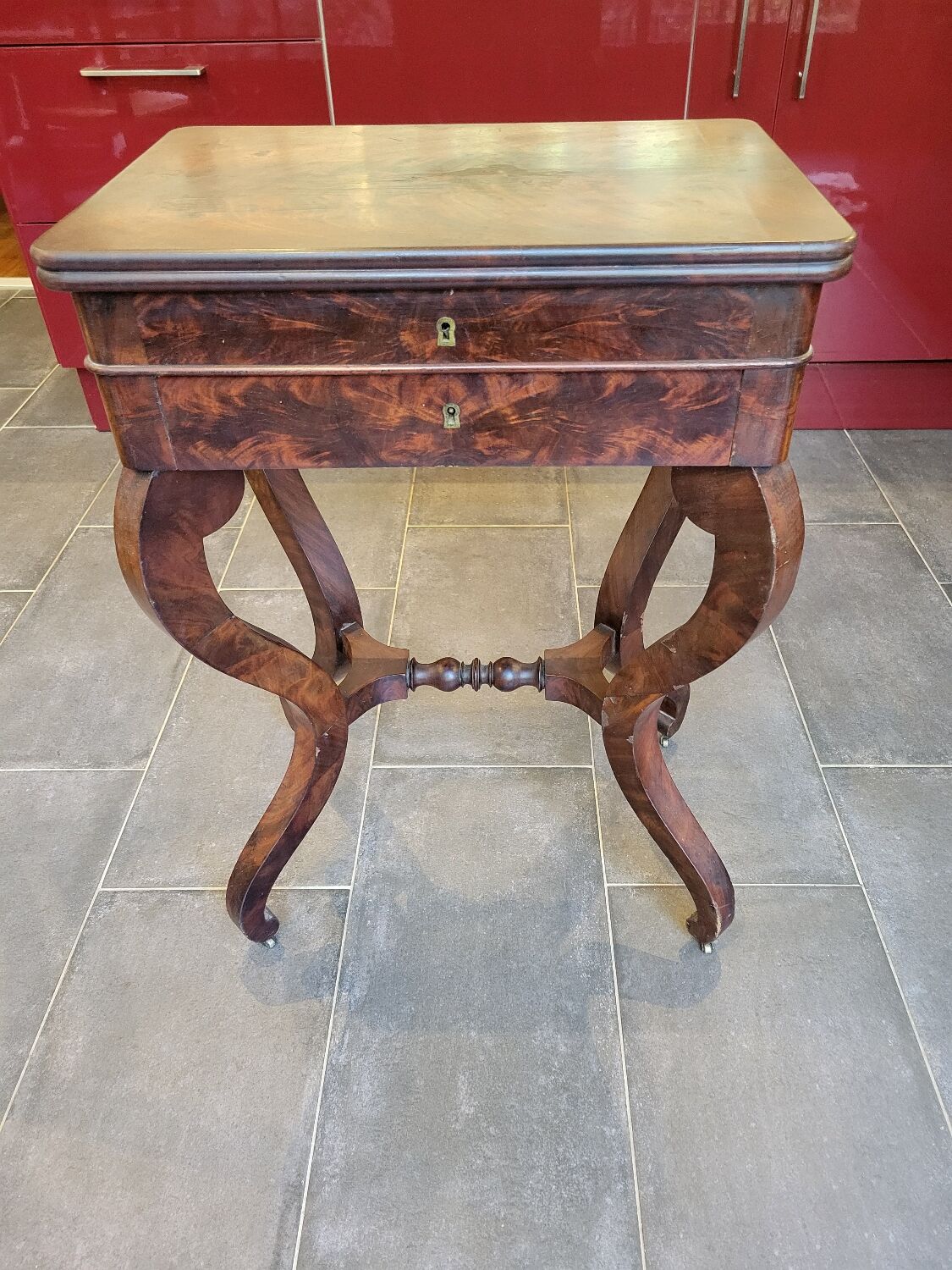 Coiffeuse en ronce d'acajou, époque Restauration, vers 1820