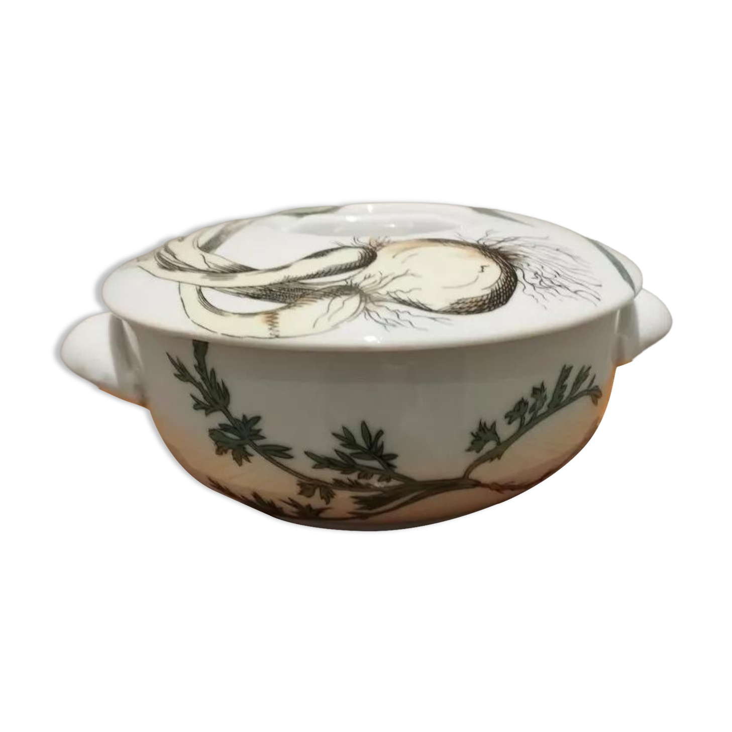 Dish with its lid in Paris porcelain