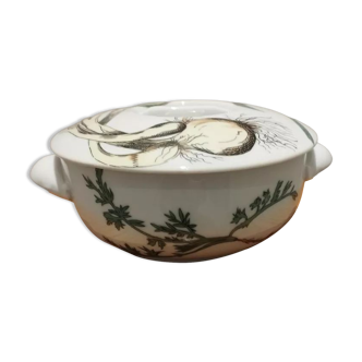 Dish with its lid in Paris porcelain