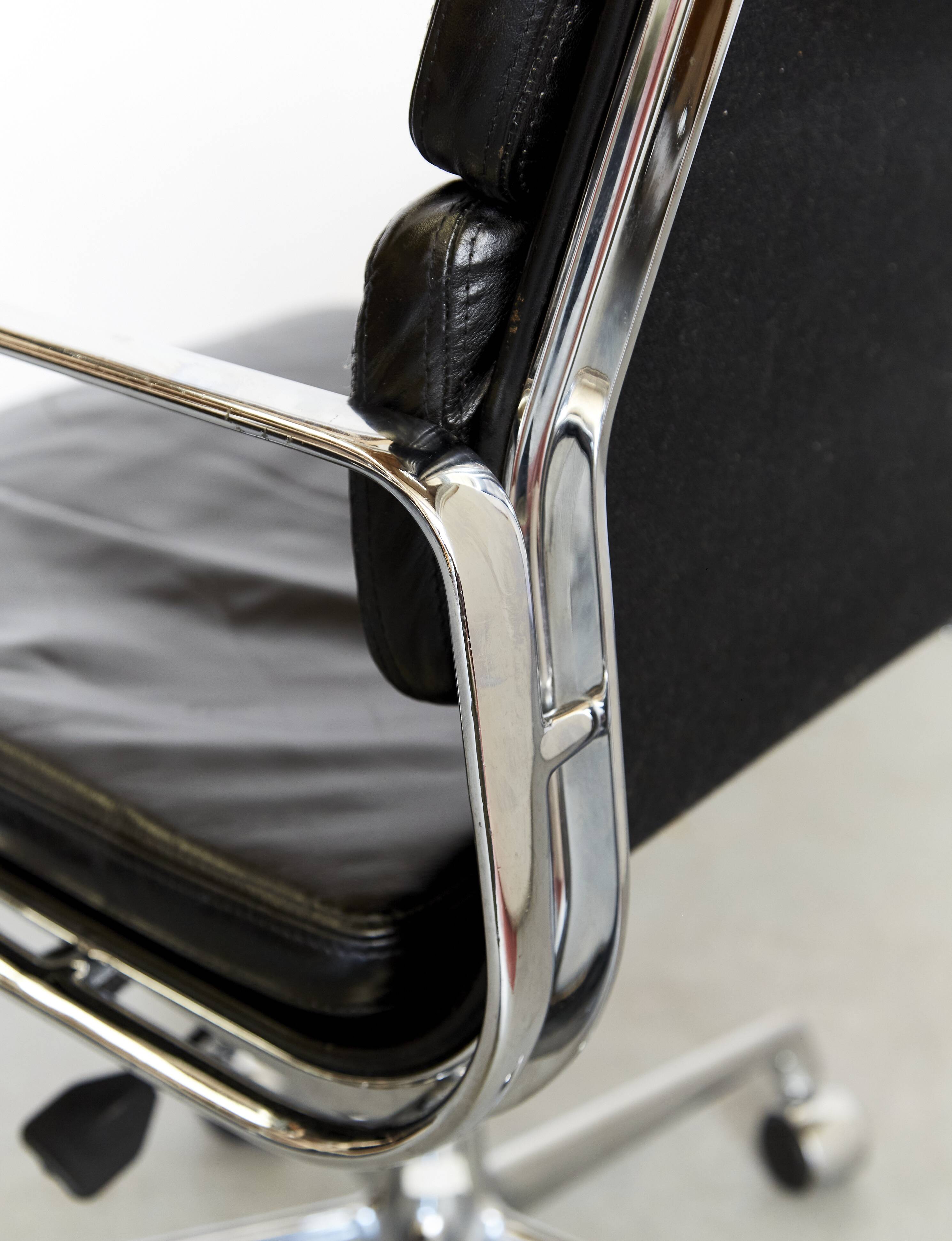 Charles & Ray Eames Softpad Executive Chair EA219 for Vitra