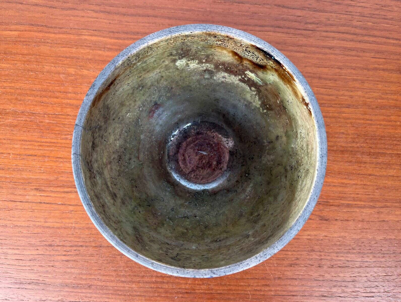 Mid-century modern Danish studio pottery bowl by Sussie Herold, 1960s.