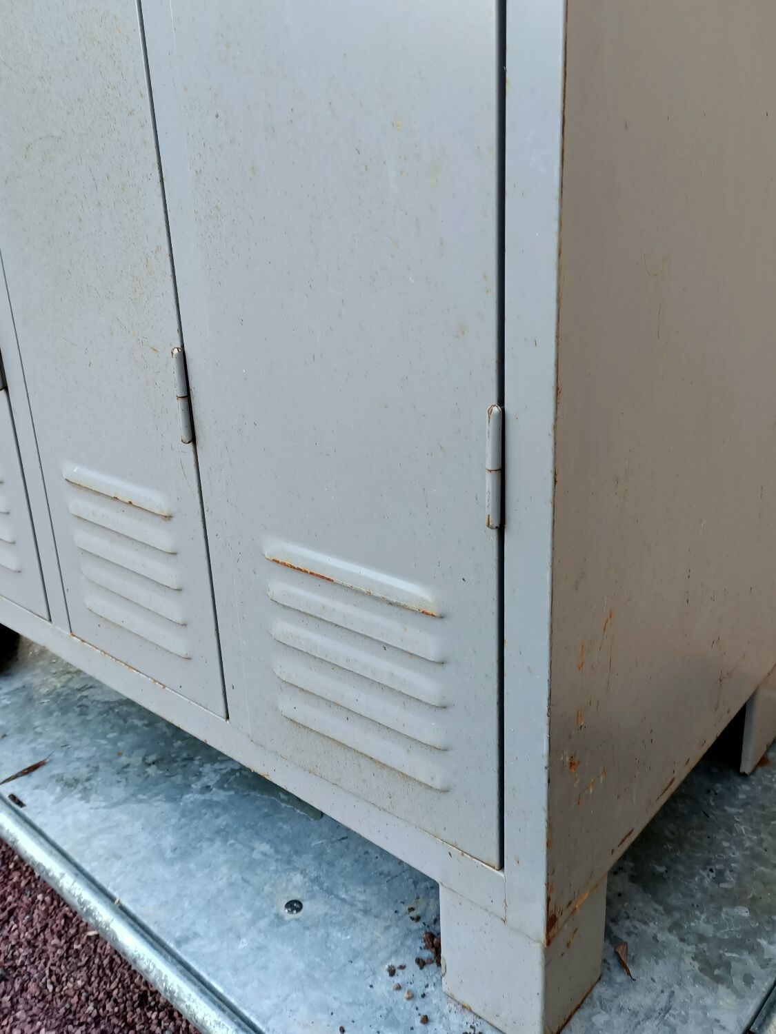 Metal cloakroom cabinet