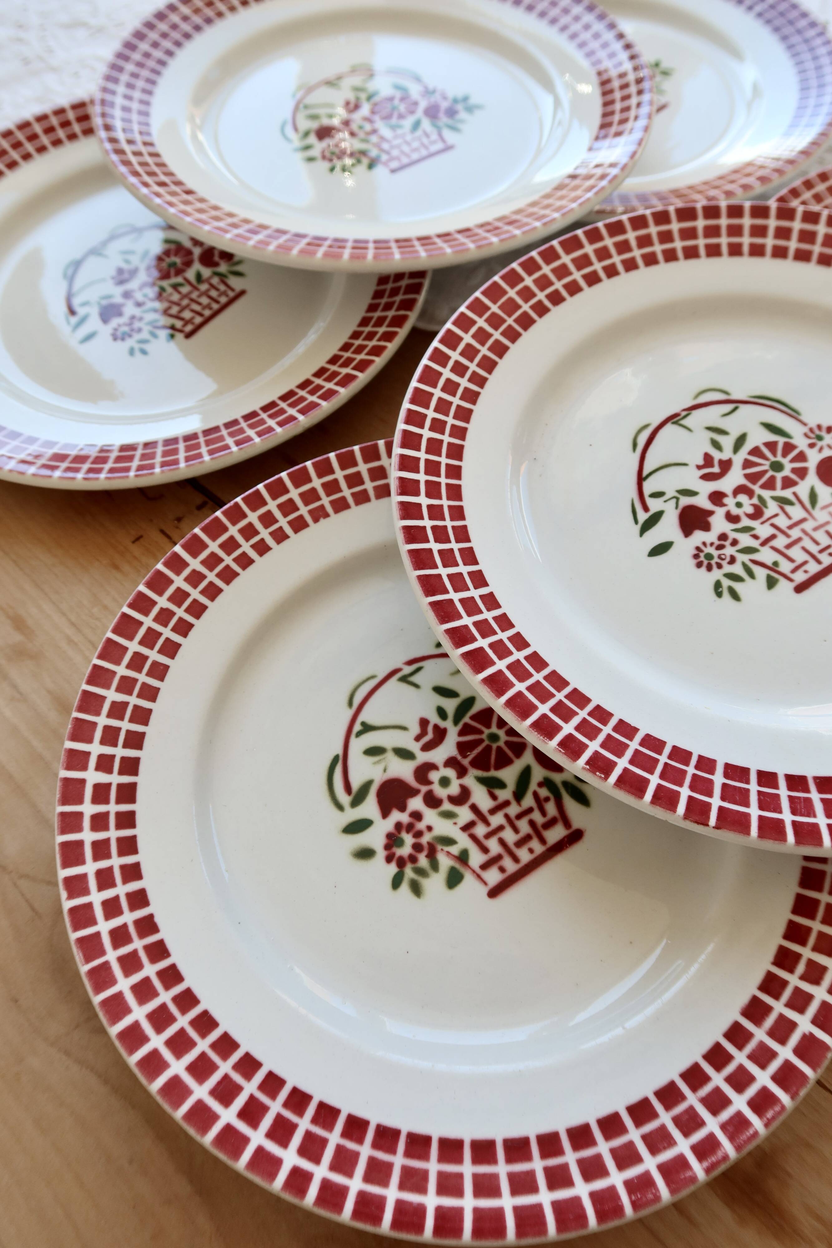 6 vintage dessert plates in Badonviller earthenware with floral decoration.