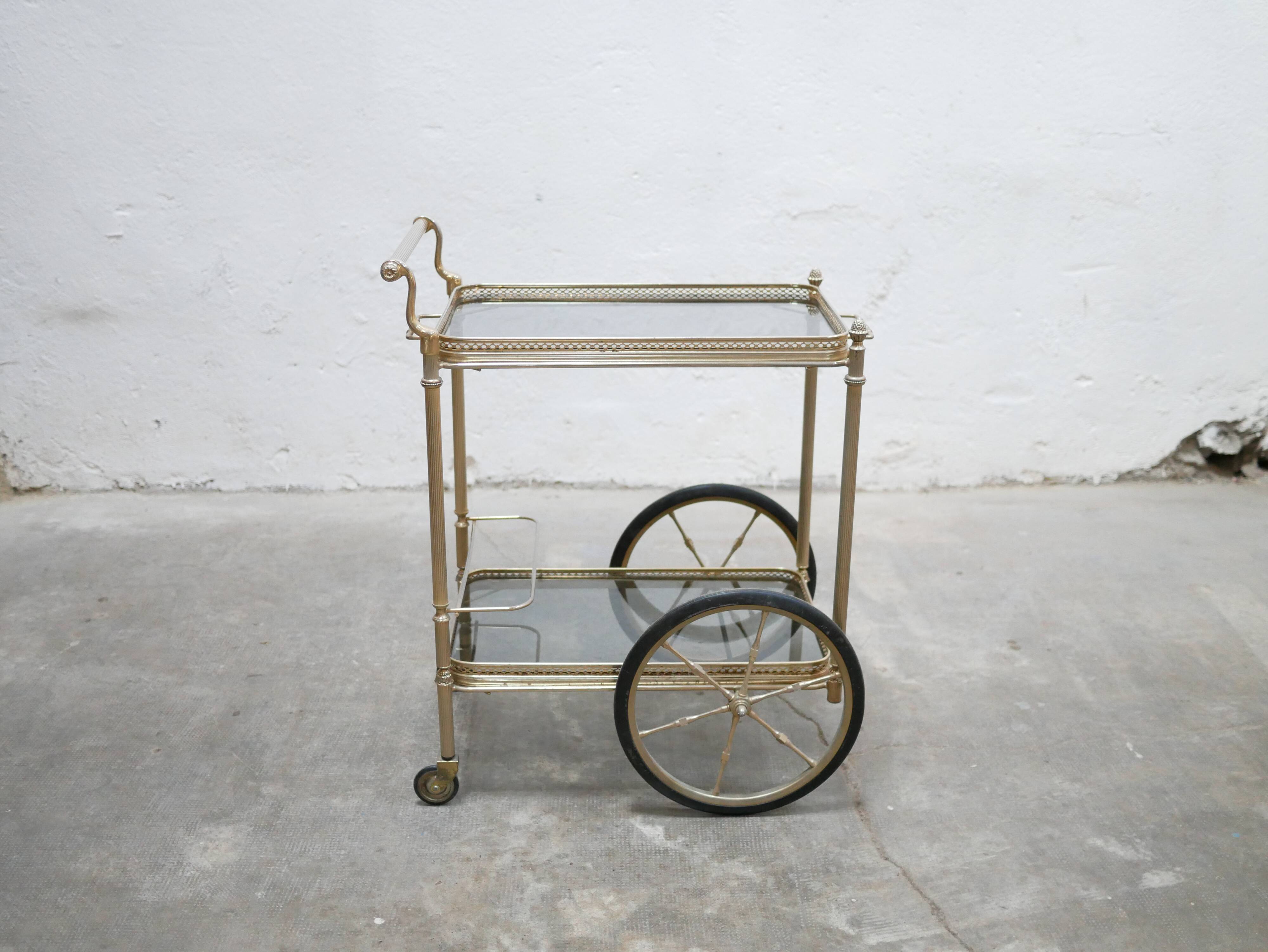 Desserte roulante vintage en métal doré