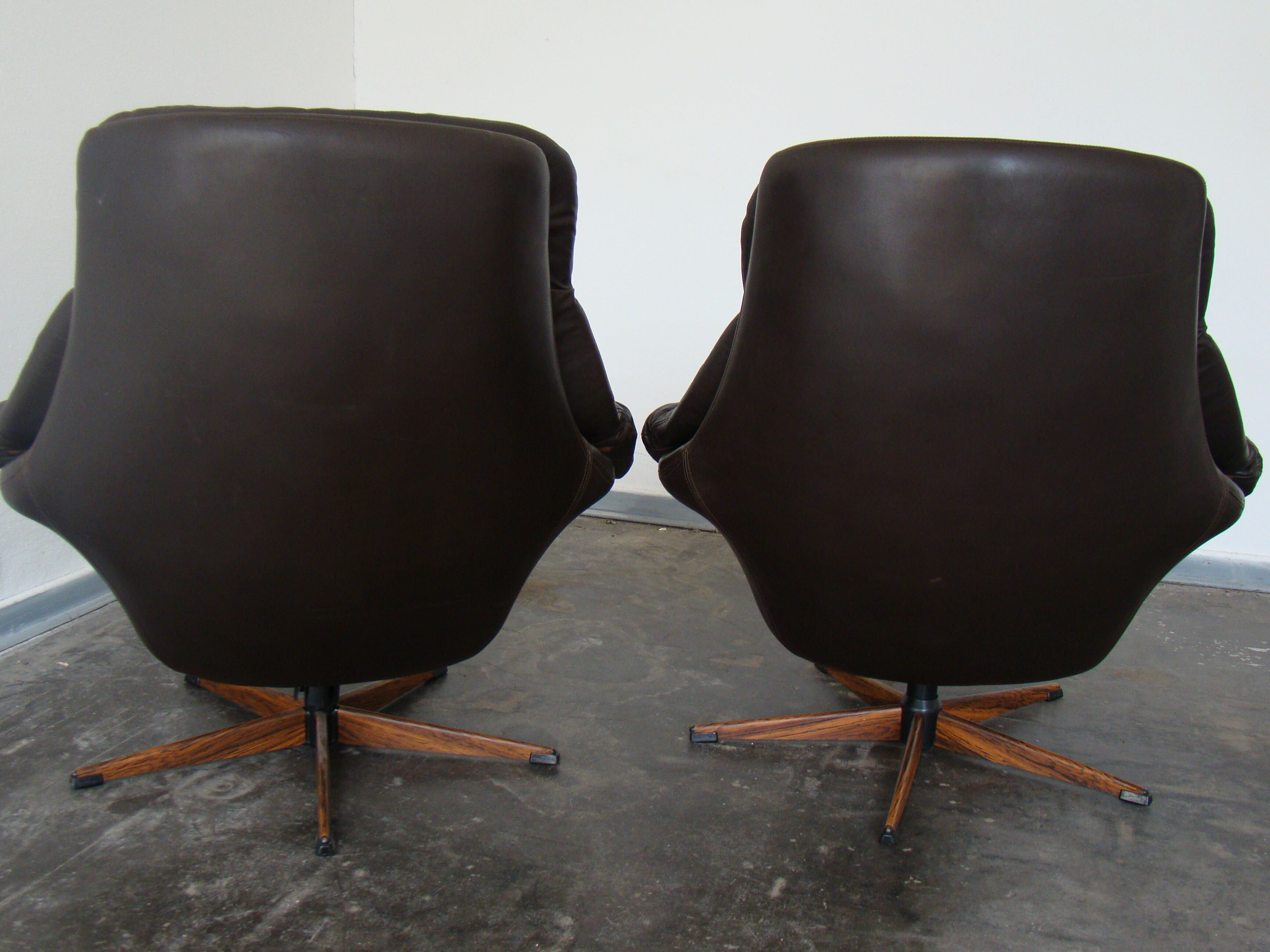 Pair of vintage Danish design brown leather swivel chairs by Bramin