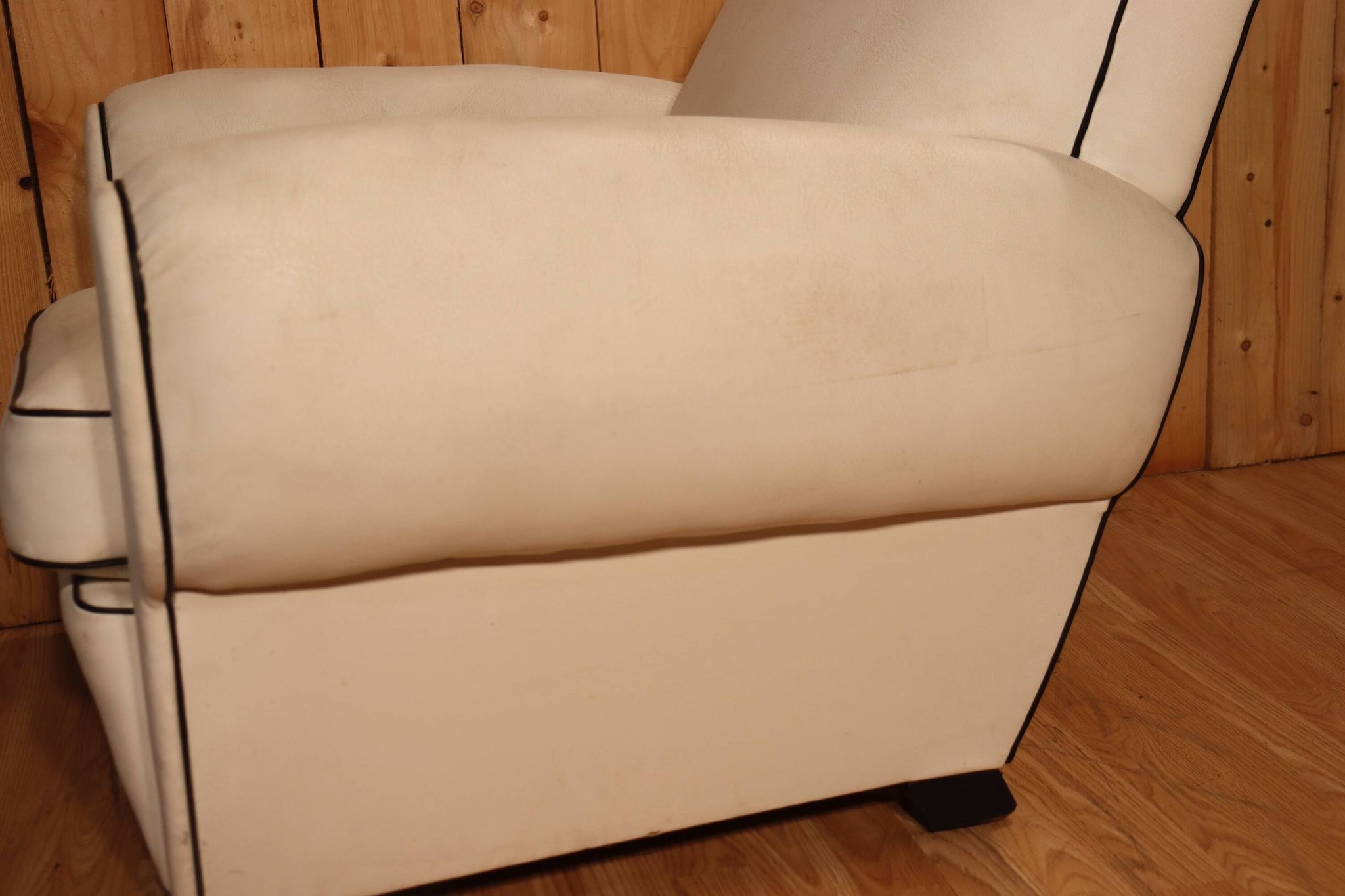Fauteuil club en cuir blanc