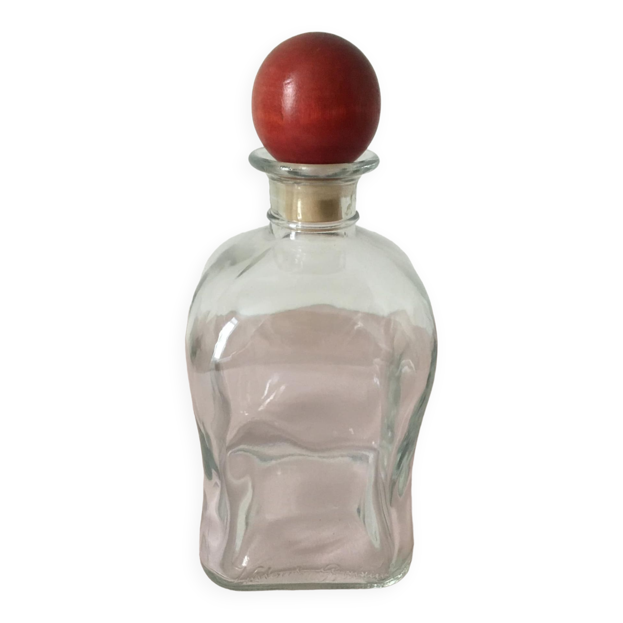 Carafe carrée avec son bouchon en bois de couleur rouge