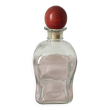 Square carafe with its red wooden stopper