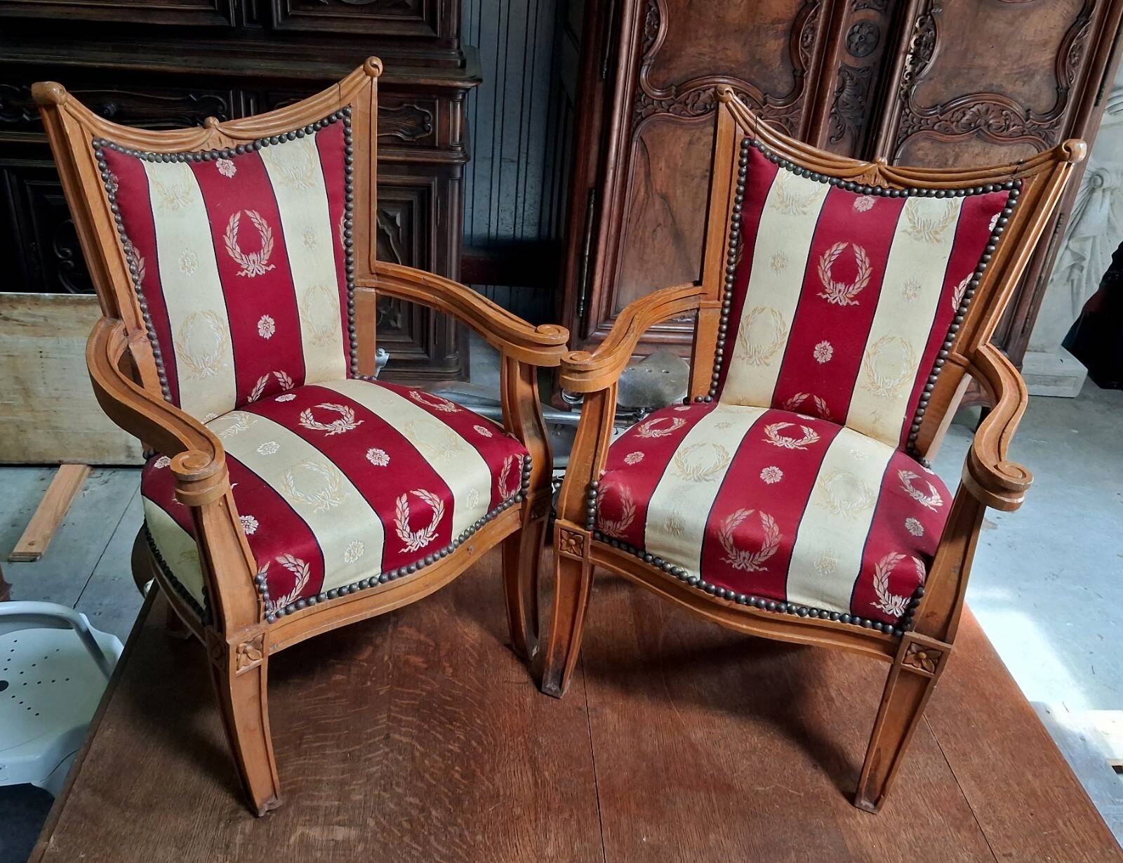 Paire de fauteuils gondole d'enfant de style Empire en merisier