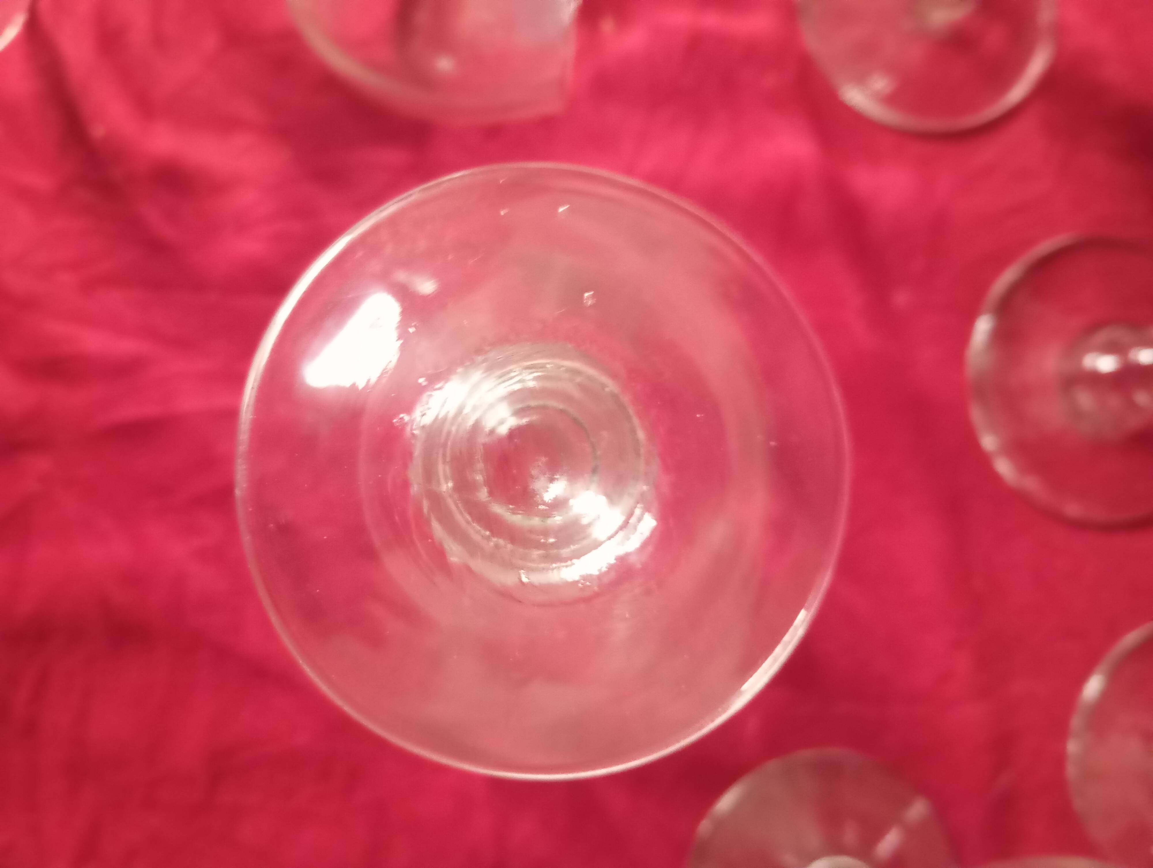 Series of 10 glass cups