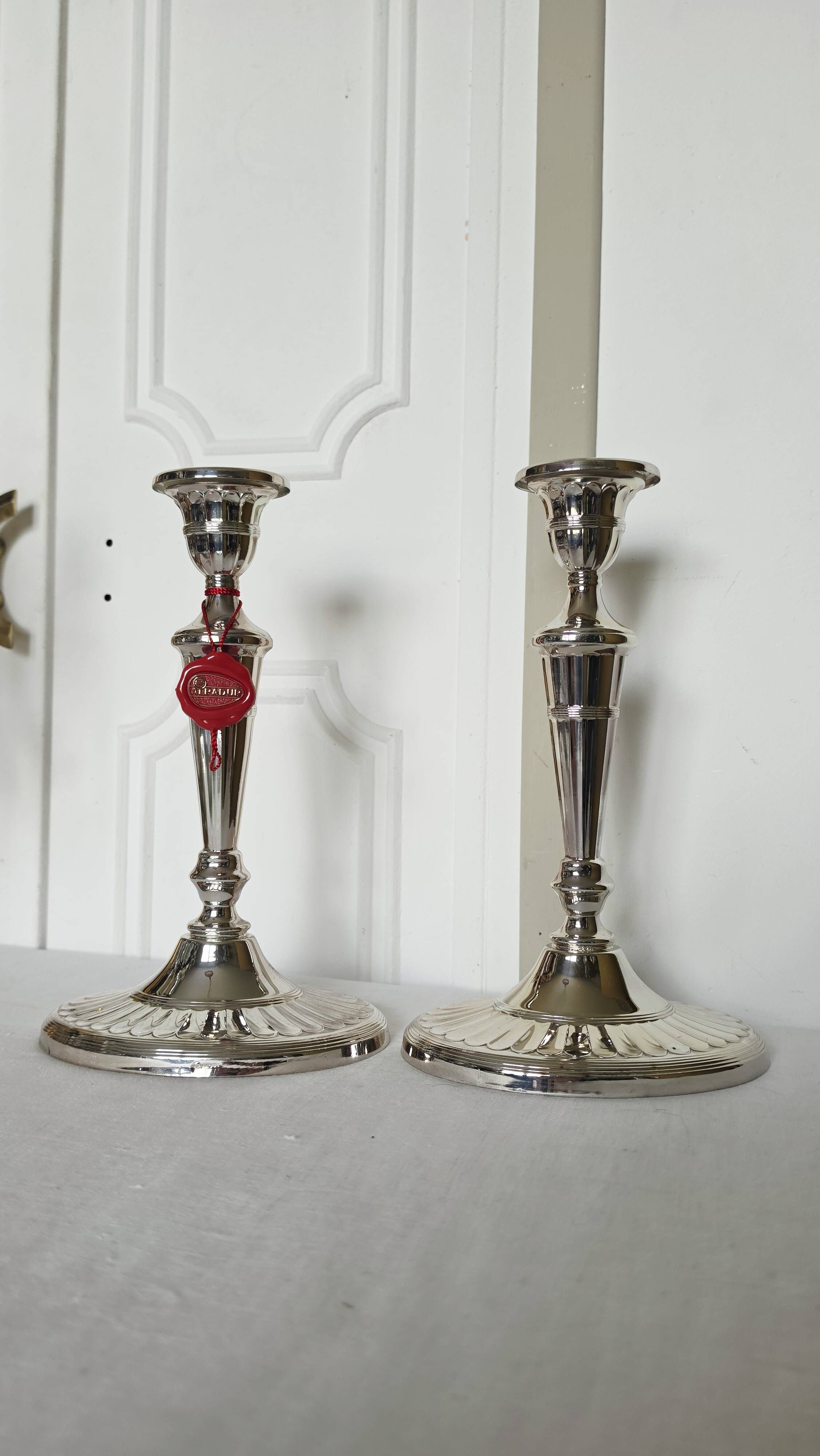 Elegant pair of candlesticks from the prestigious Spanish house Pedro Du.