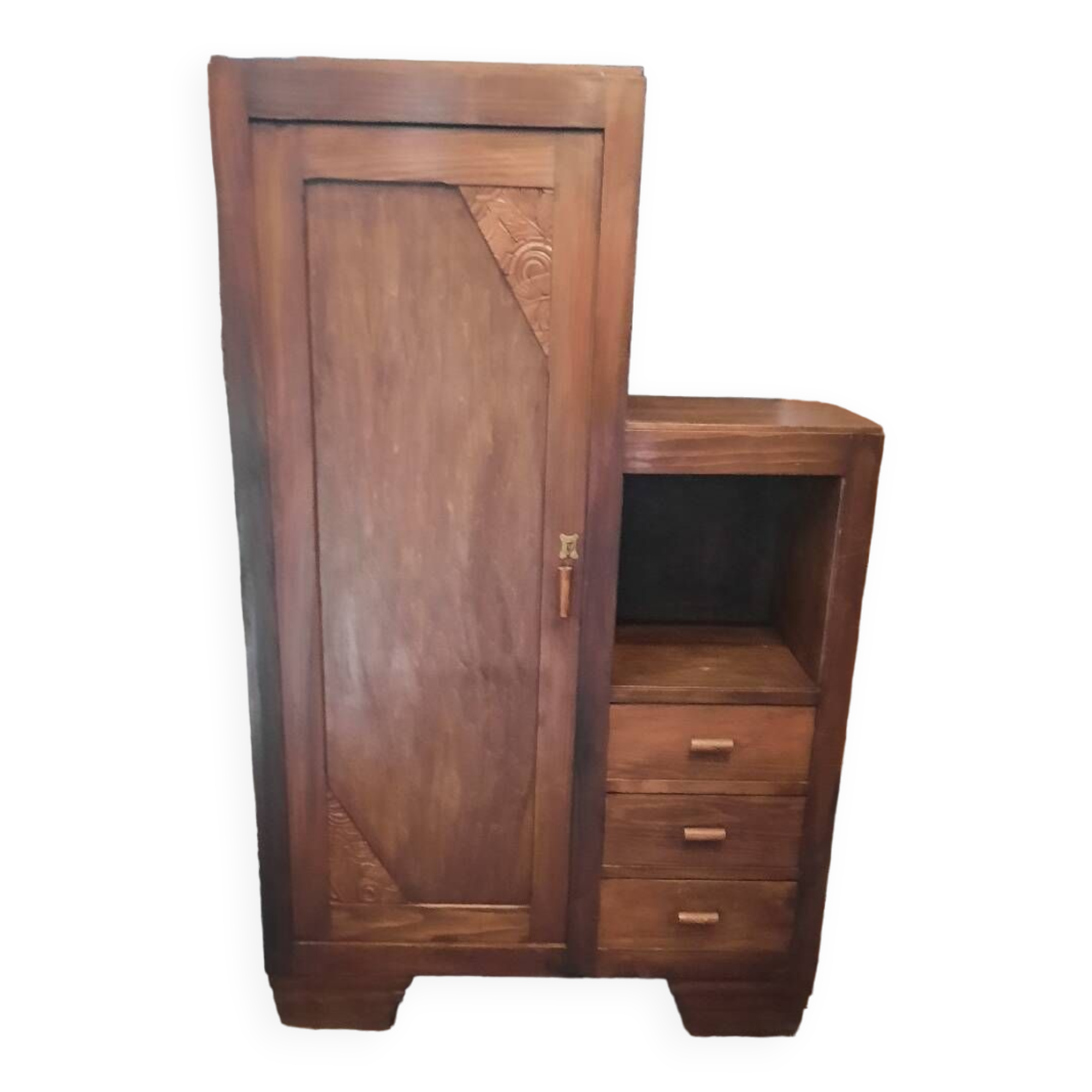 Asymmetrical Parisian wardrobe