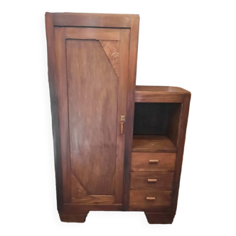 Armoire parisienne asymétrique