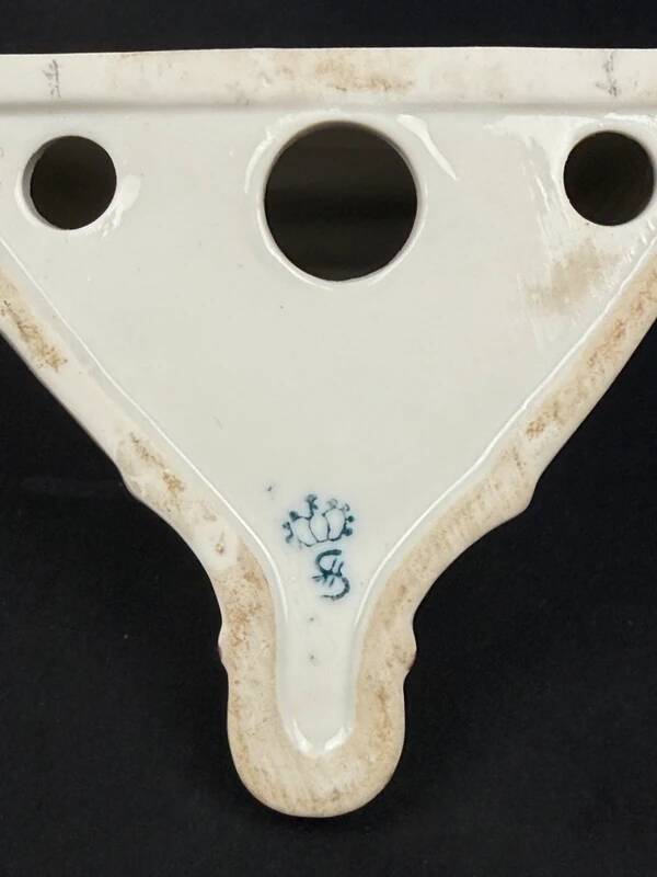 Saxony, pair of porcelain wall consoles, Art Deco period