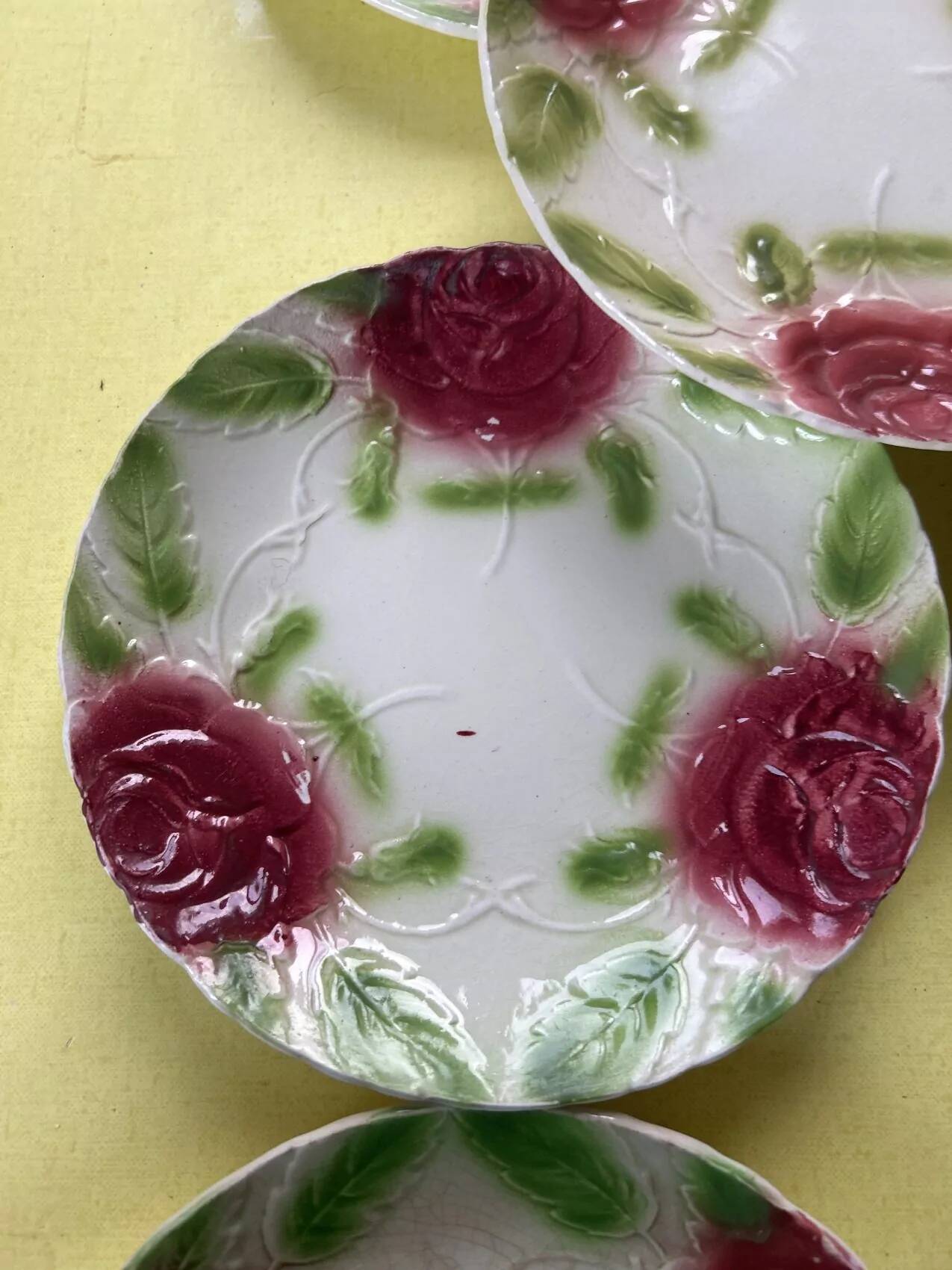 Set of 8 barbotine plates, the Onnaing roses – early 20th century