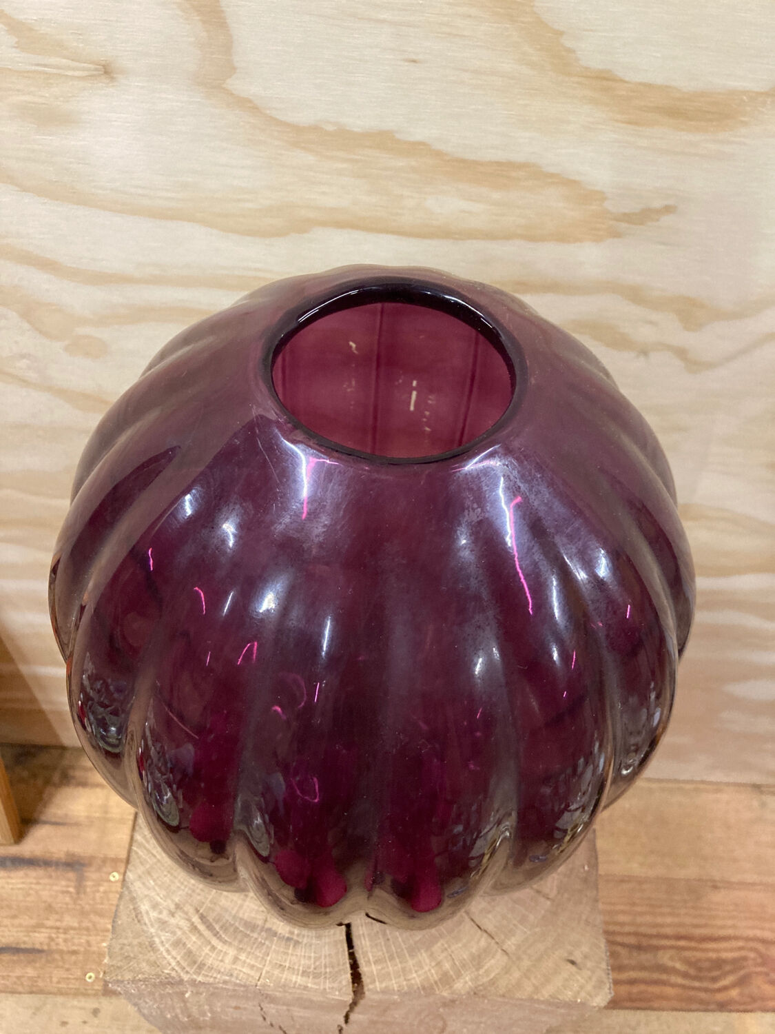 Grand vase en verre transparent violet rose
