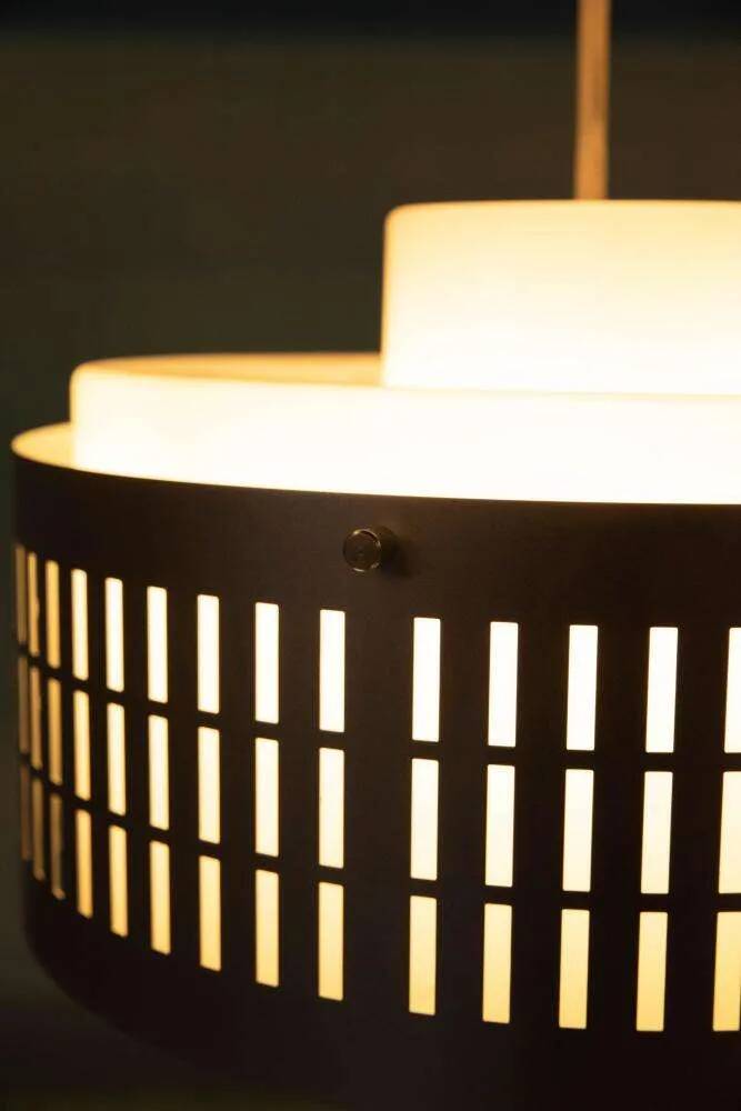 Minimalist 1970s aluminium suspension, mid-century light fixture.