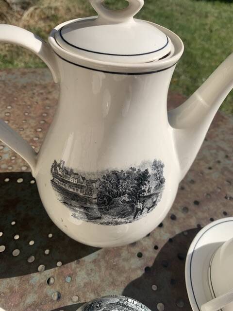 Coffee service, in earthenware with country motif, Boch La Louvière Belgium