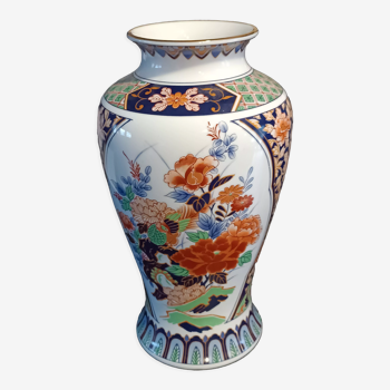 Japanese imari porcelain vase