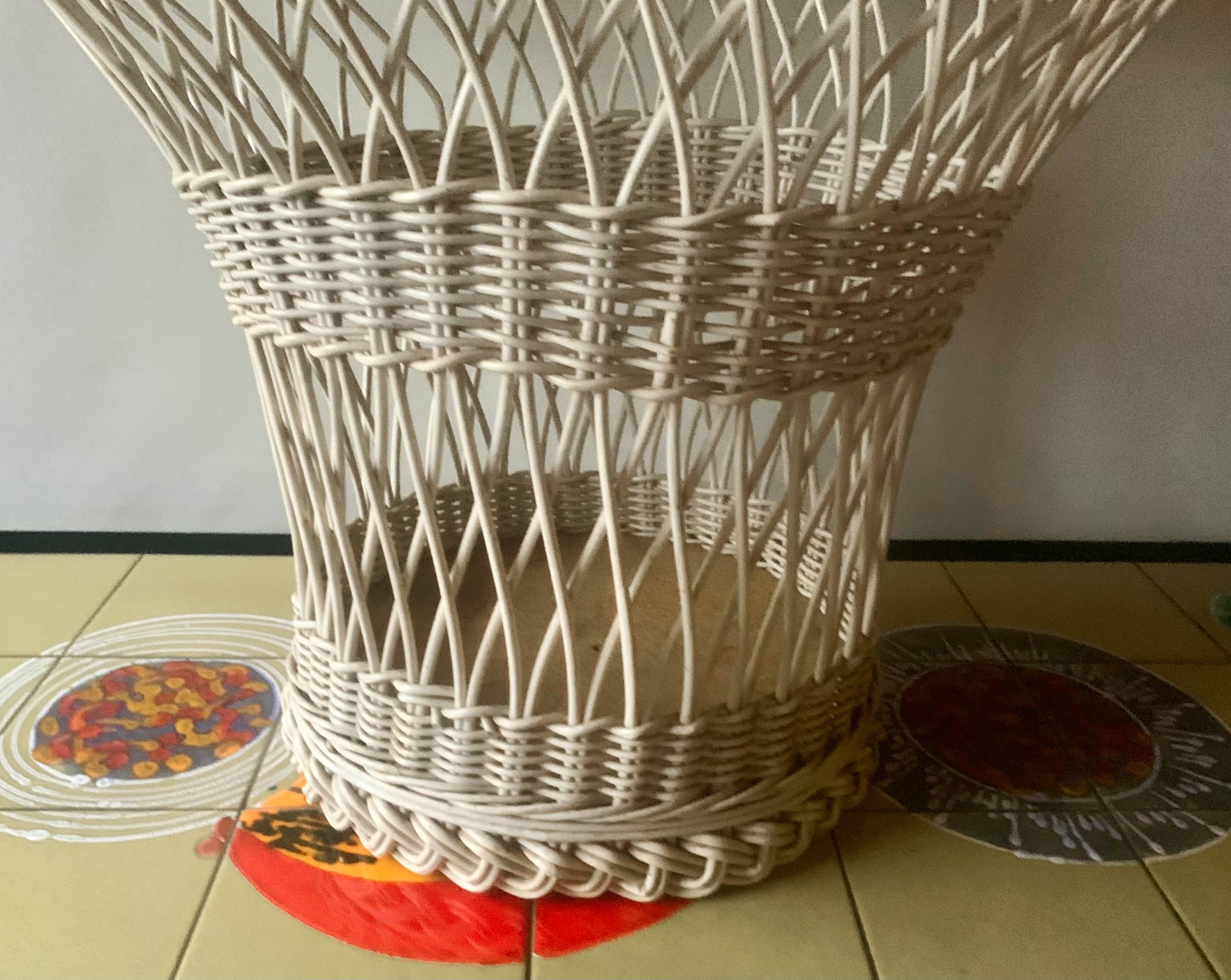 Large vintage wicker basket -