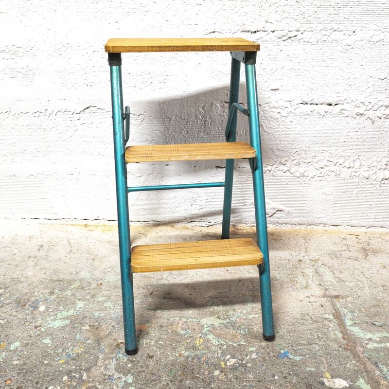 Folding stepladder