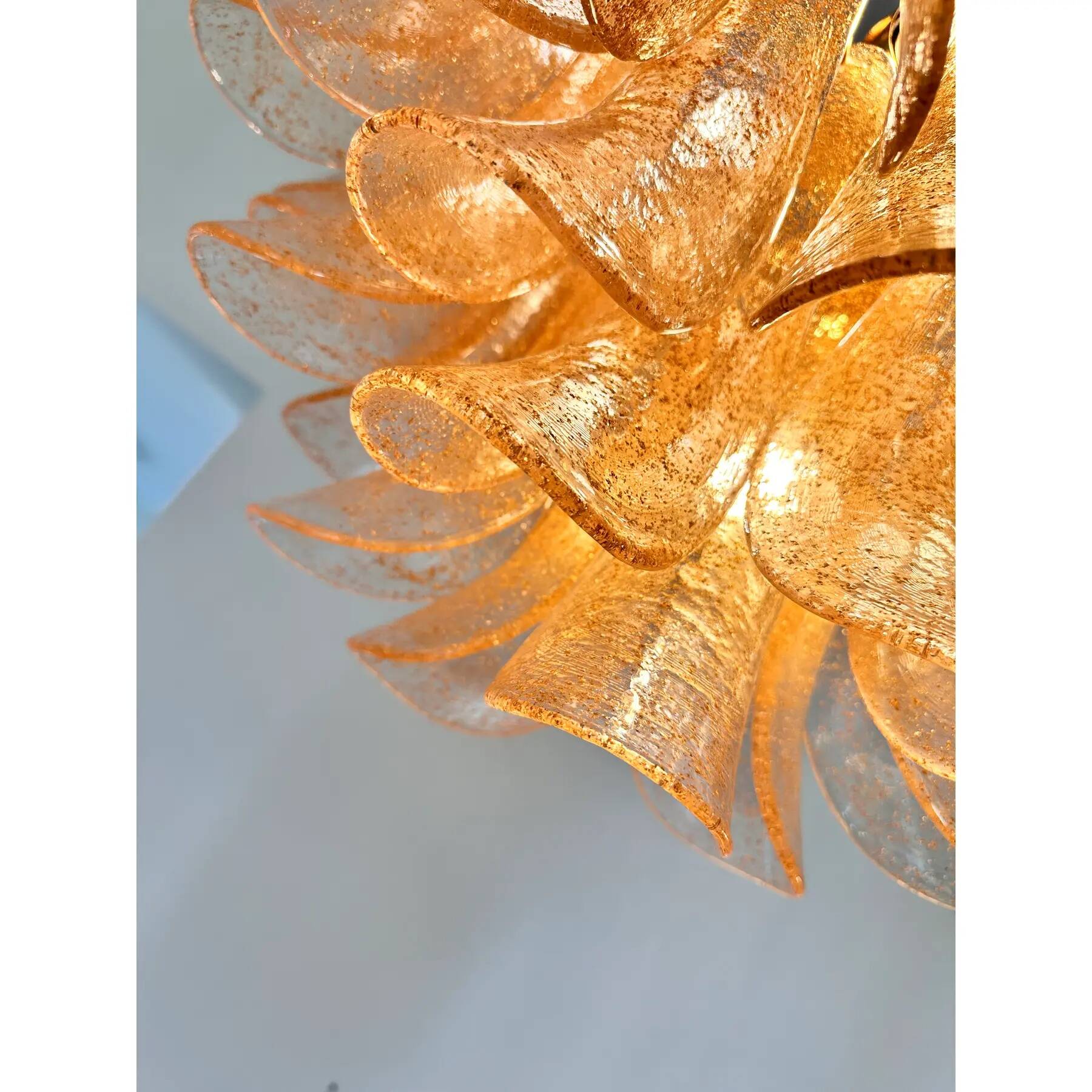Contemporary Clear and Gold “Petali-Selle” Murano Glass Chandelier in Mazze