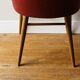 Chaise en skai rouge, pieds compas, années 60