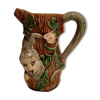 Monkey pitcher