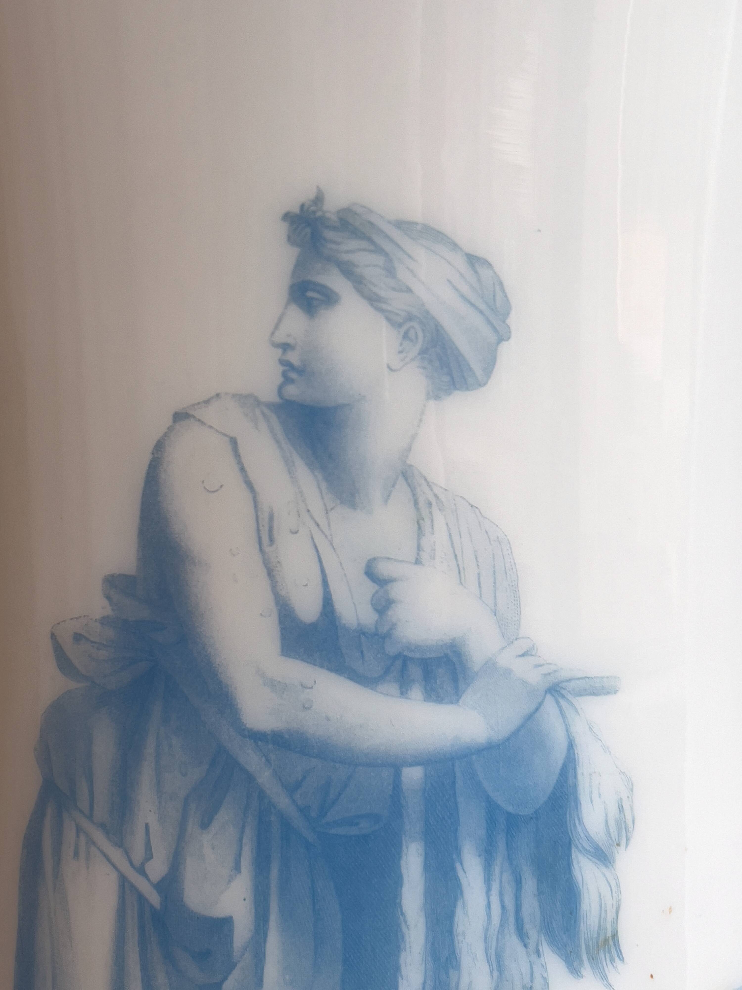 Grand Vase Opaline 19ème Siècle décor à l'antique