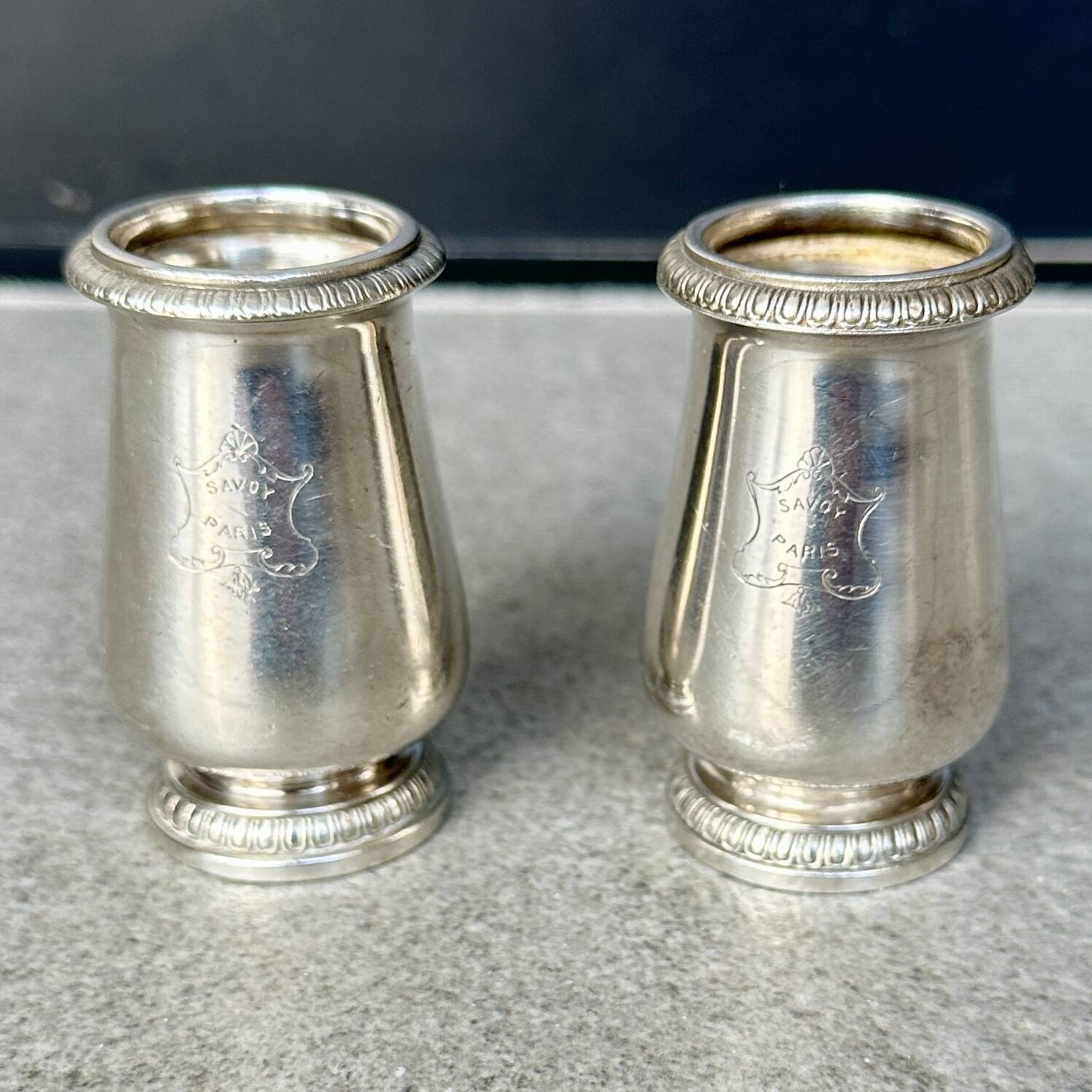 Pair of silver-plated salt cellars - Christofle goldsmith - Hôtel Savoy Paris