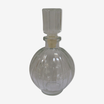 Carafe ronde en verre cannelé